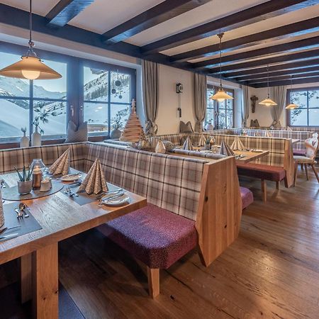 Burghotel Alpengluehn オーバーグールグル エクステリア 写真