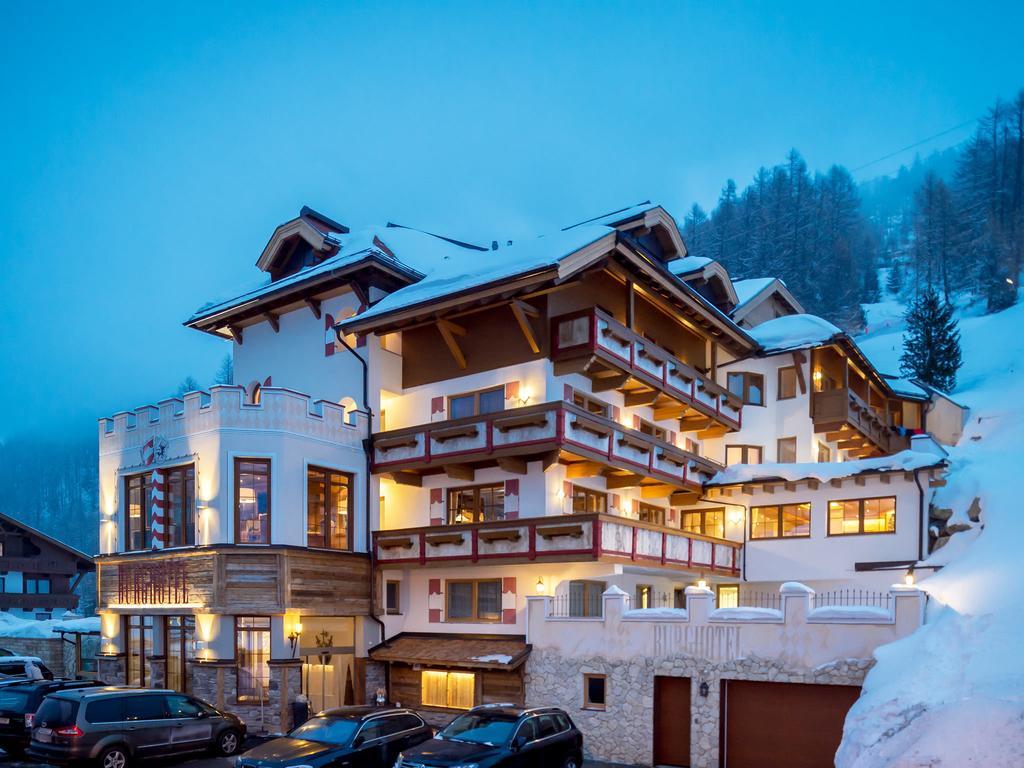Burghotel Alpengluehn オーバーグールグル エクステリア 写真