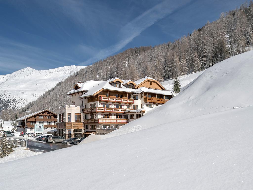 Burghotel Alpengluehn オーバーグールグル エクステリア 写真