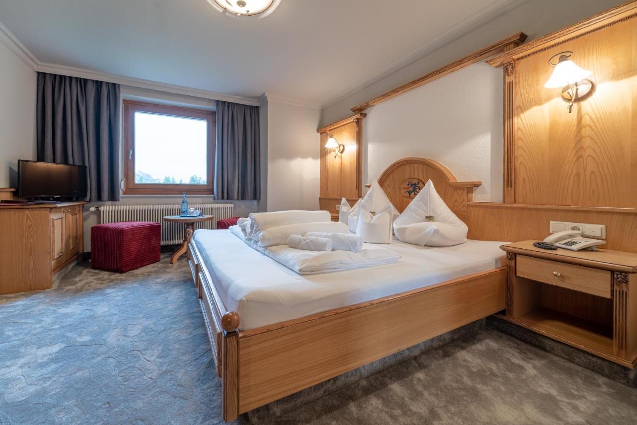 Burghotel Alpengluehn オーバーグールグル エクステリア 写真