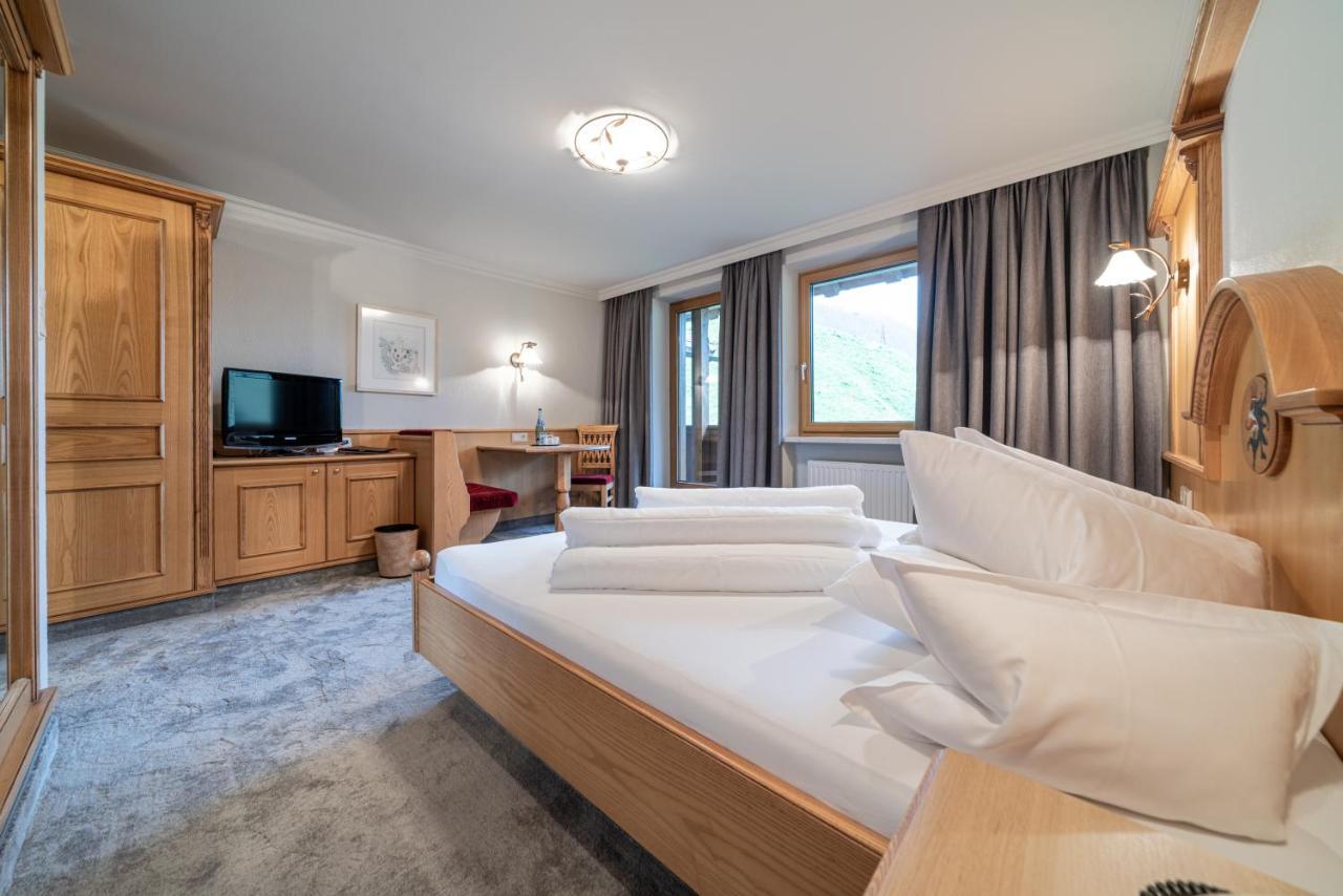Burghotel Alpengluehn オーバーグールグル エクステリア 写真