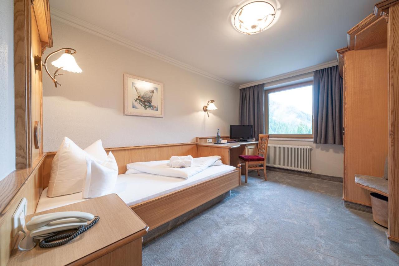 Burghotel Alpengluehn オーバーグールグル エクステリア 写真