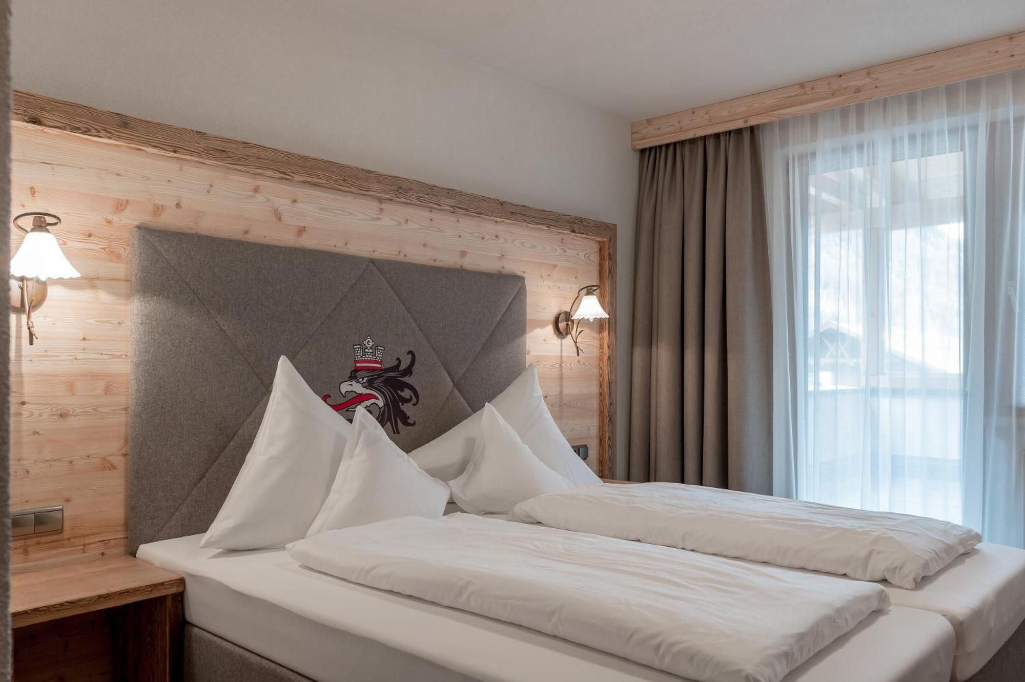 Burghotel Alpengluehn オーバーグールグル エクステリア 写真