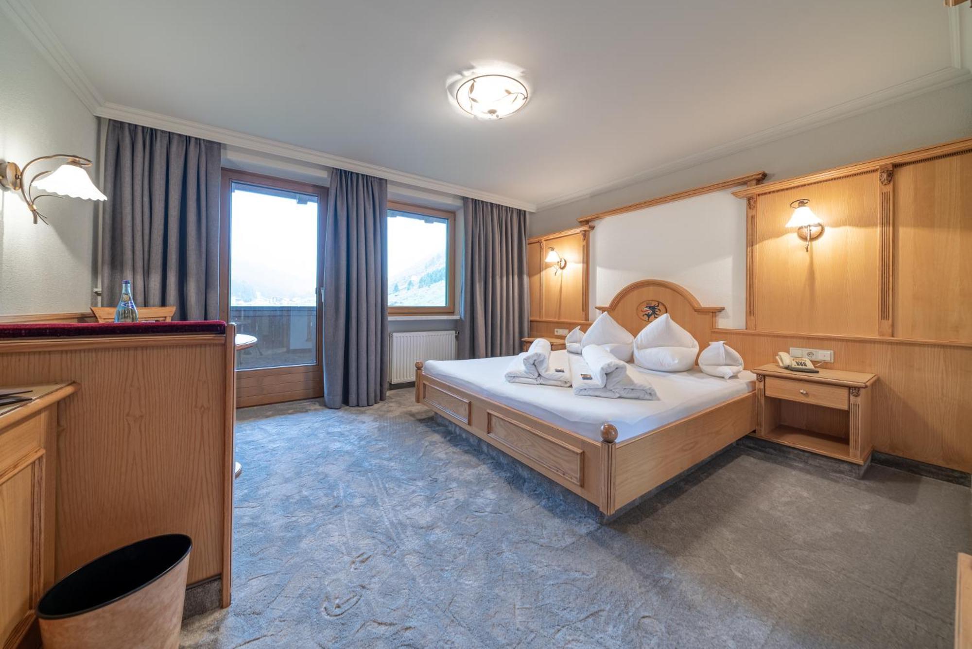 Burghotel Alpengluehn オーバーグールグル 部屋 写真