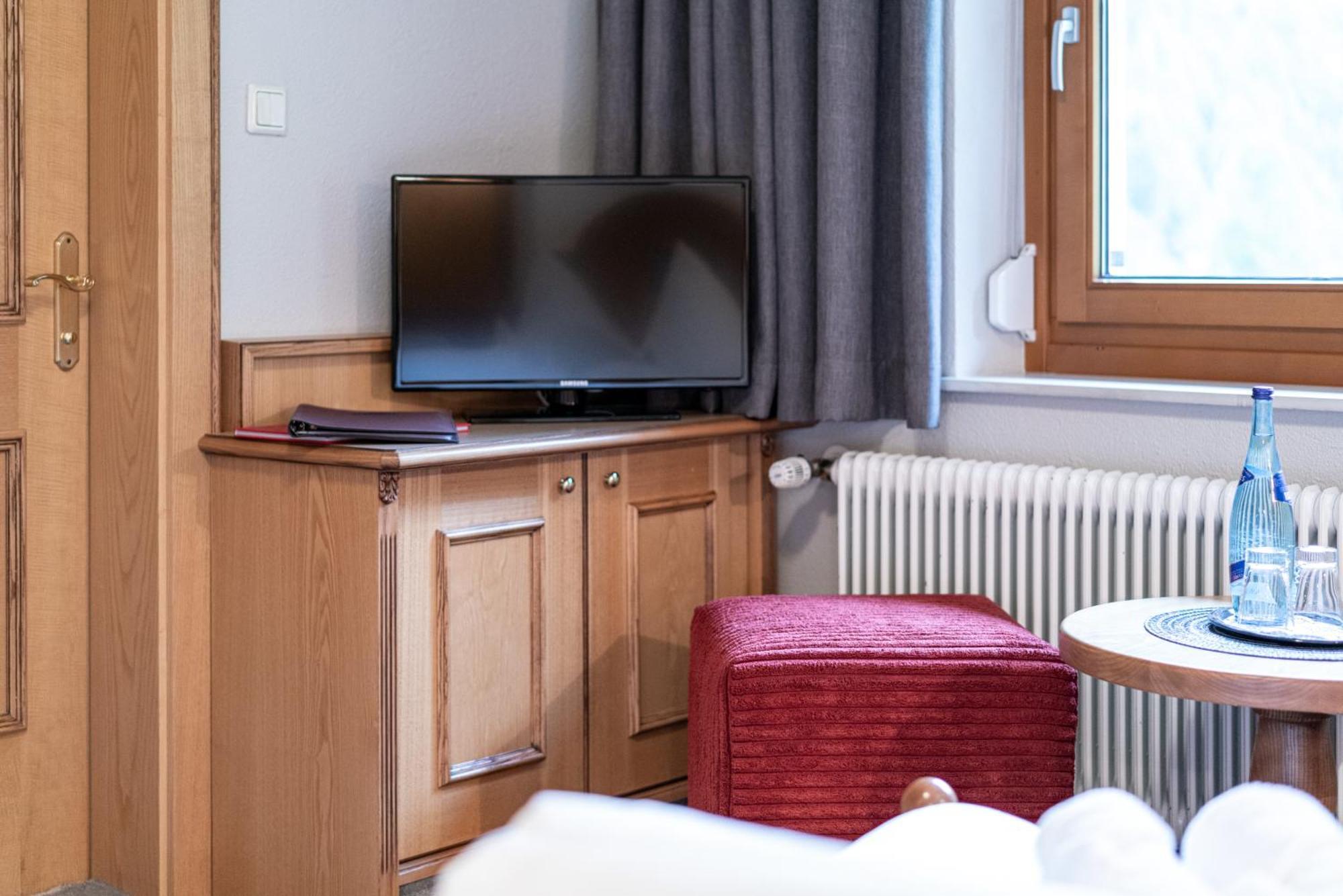 Burghotel Alpengluehn オーバーグールグル 部屋 写真