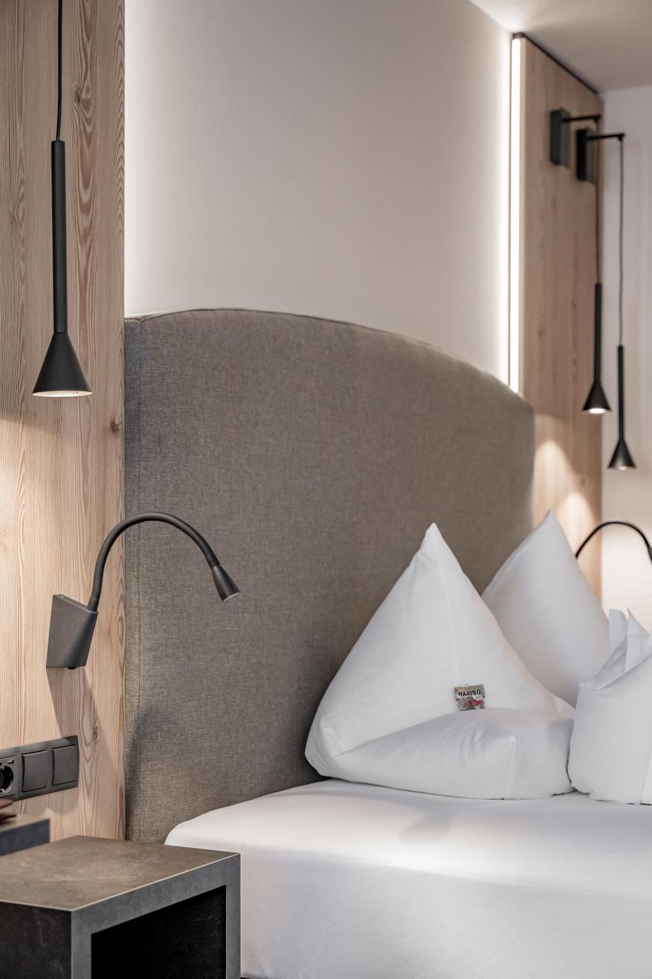 Burghotel Alpengluehn オーバーグールグル 部屋 写真