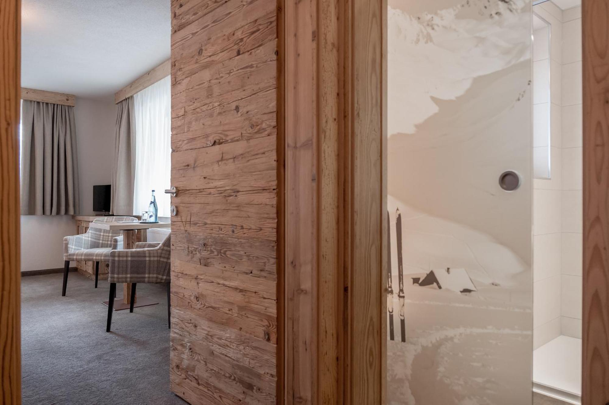 Burghotel Alpengluehn オーバーグールグル エクステリア 写真