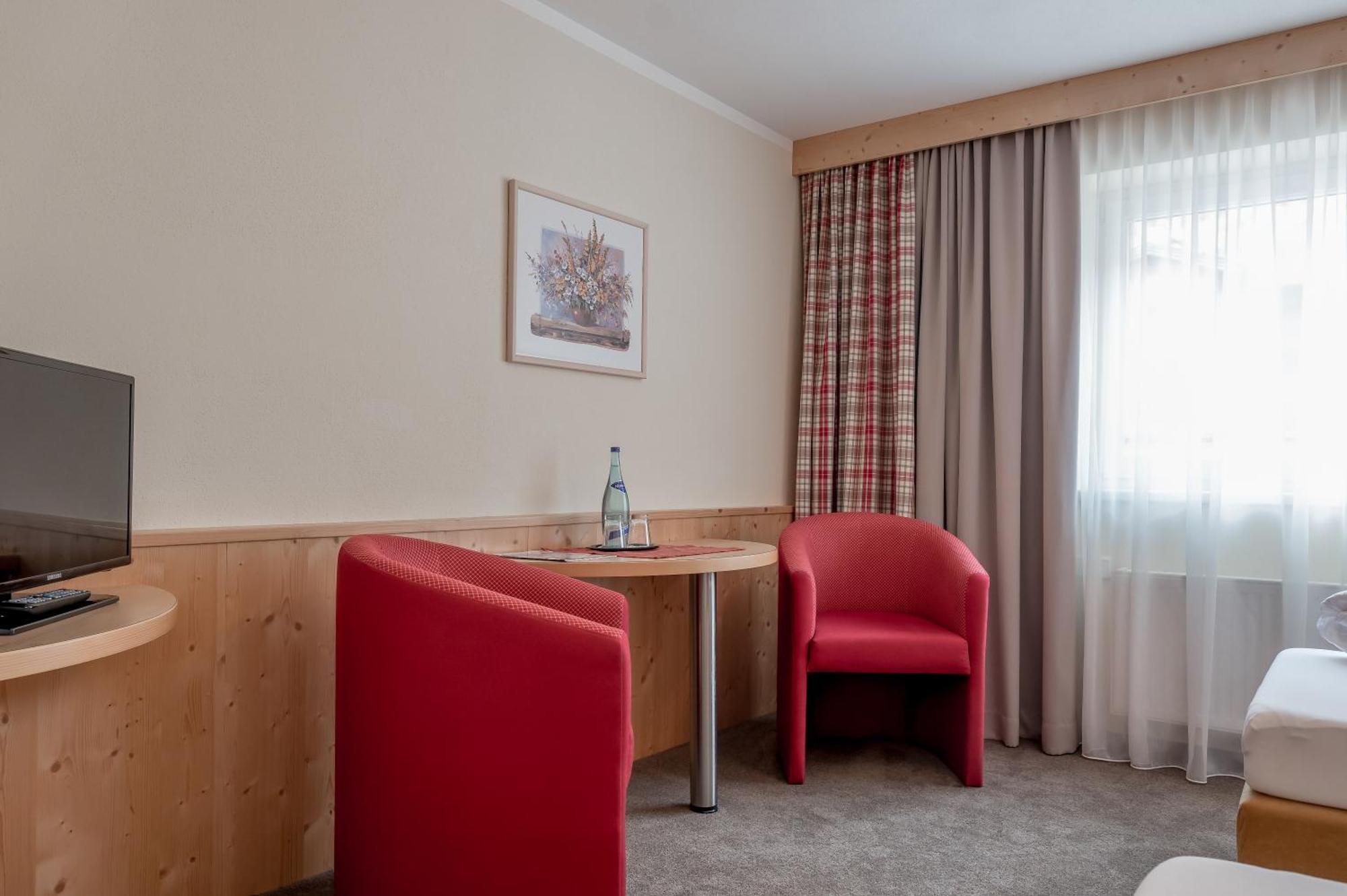 Burghotel Alpengluehn オーバーグールグル 部屋 写真