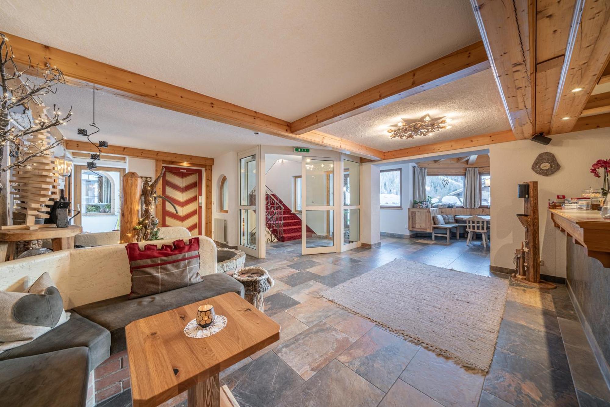 Burghotel Alpengluehn オーバーグールグル エクステリア 写真