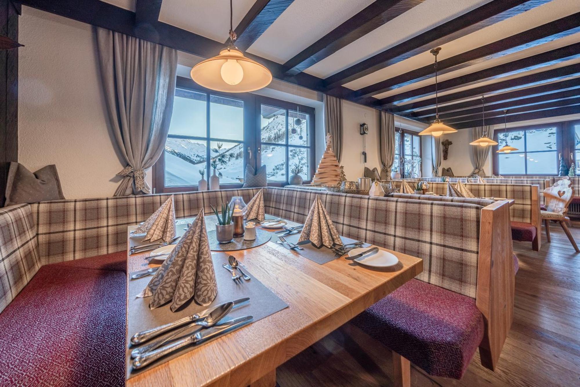 Burghotel Alpengluehn オーバーグールグル エクステリア 写真