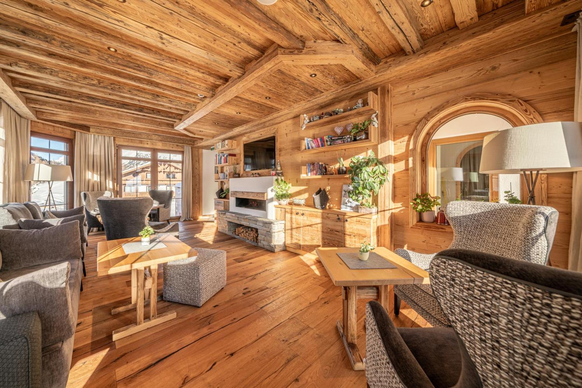 Burghotel Alpengluehn オーバーグールグル エクステリア 写真