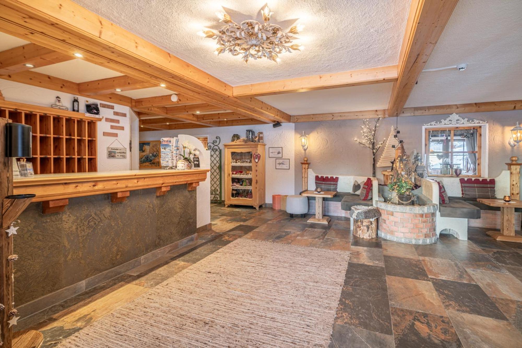 Burghotel Alpengluehn オーバーグールグル エクステリア 写真