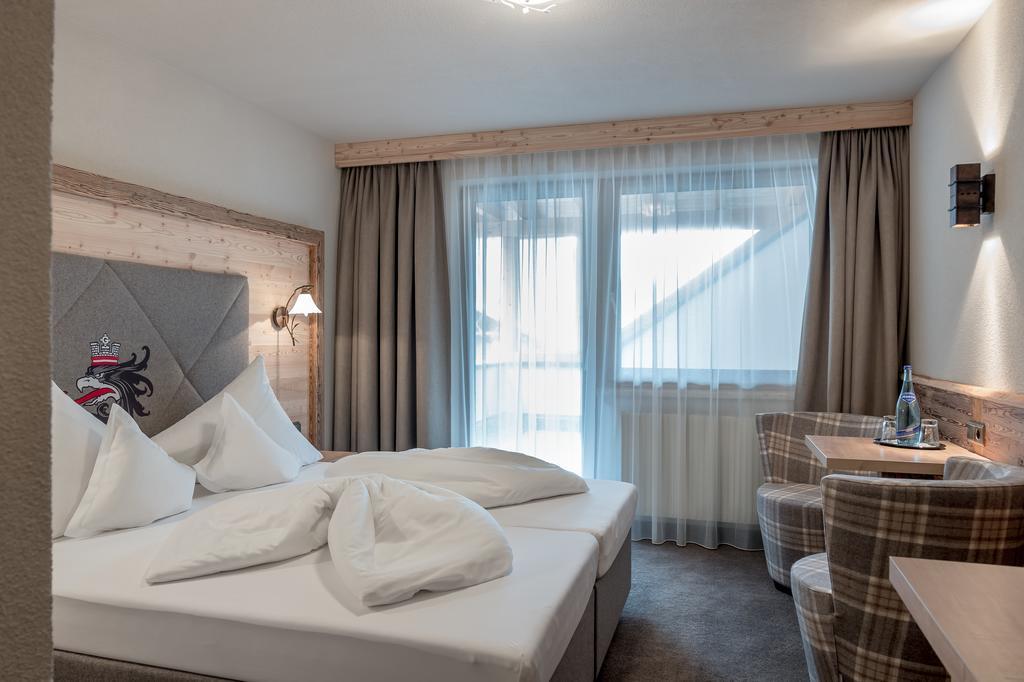 Burghotel Alpengluehn オーバーグールグル エクステリア 写真